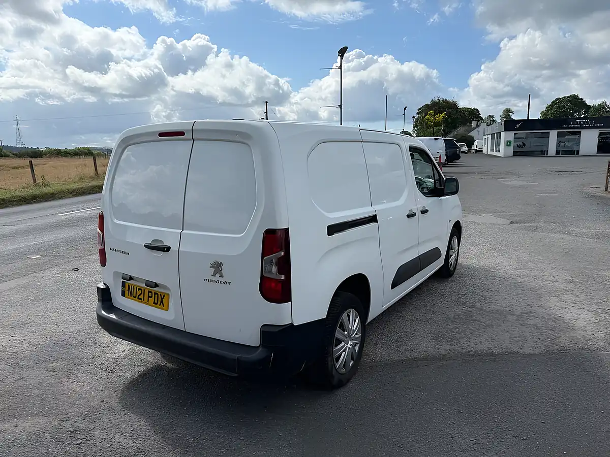 Used 2021 Peugeot Partner 950 Professional Long White - Interior and Exterior details 4