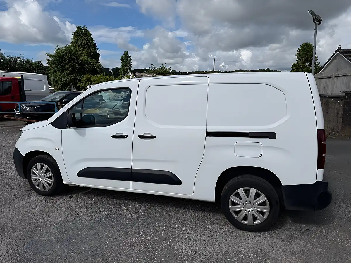Used 2021 Peugeot Partner 950 Professional Long White - Interior and Exterior details 7