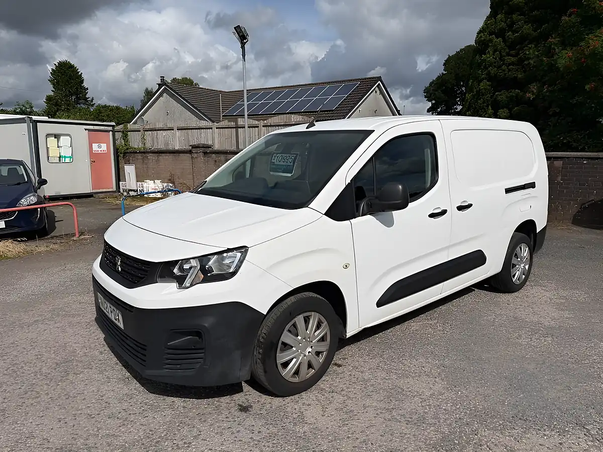 Used 2021 Peugeot Partner 950 Professional Long White - Interior and Exterior details 8