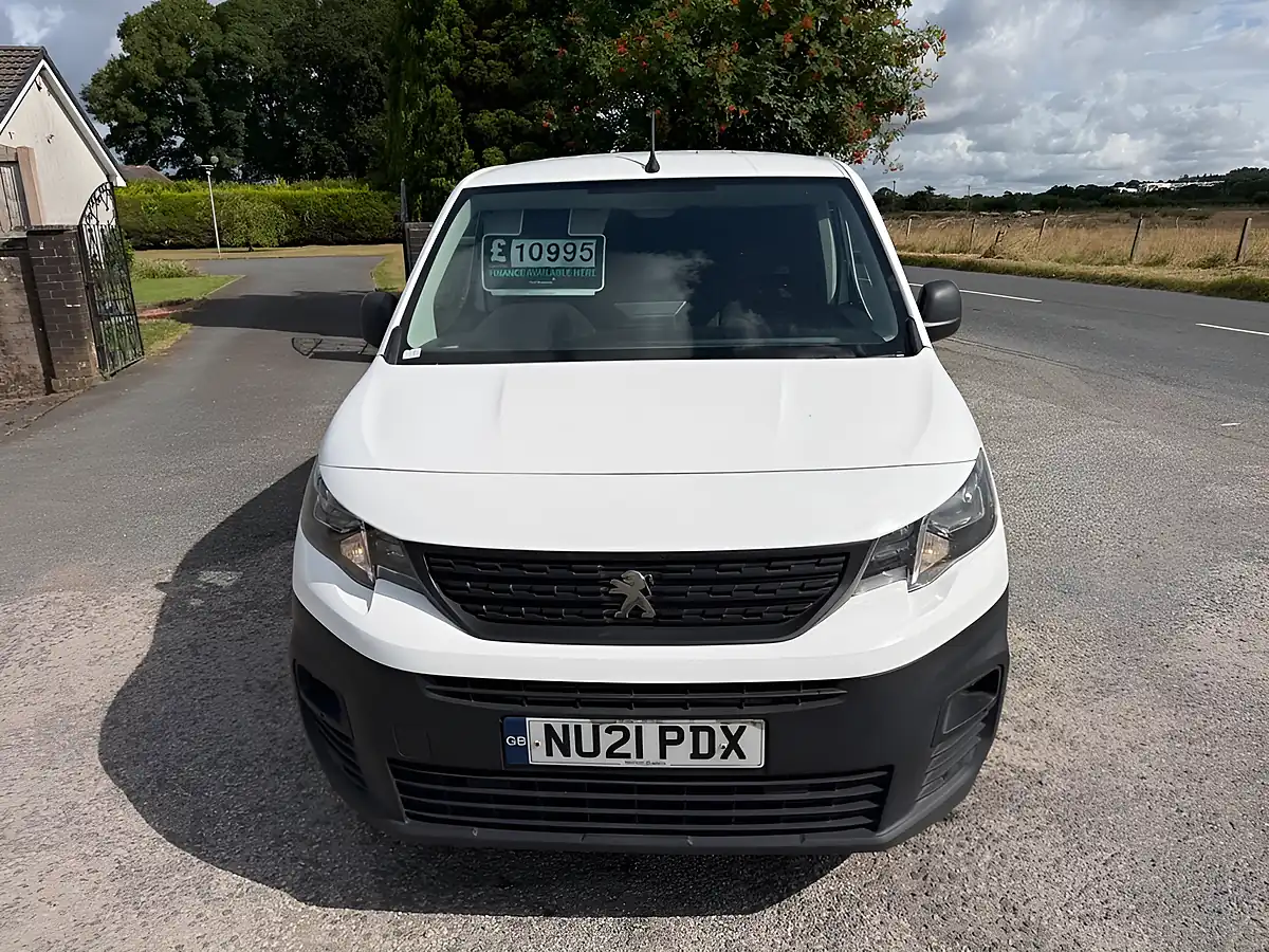 Used 2021 Peugeot Partner 950 Professional Long White - Interior and Exterior details 9