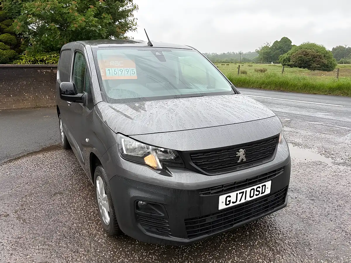 Used 2021 Peugeot Partner Asphalt Premium Grey - Front View