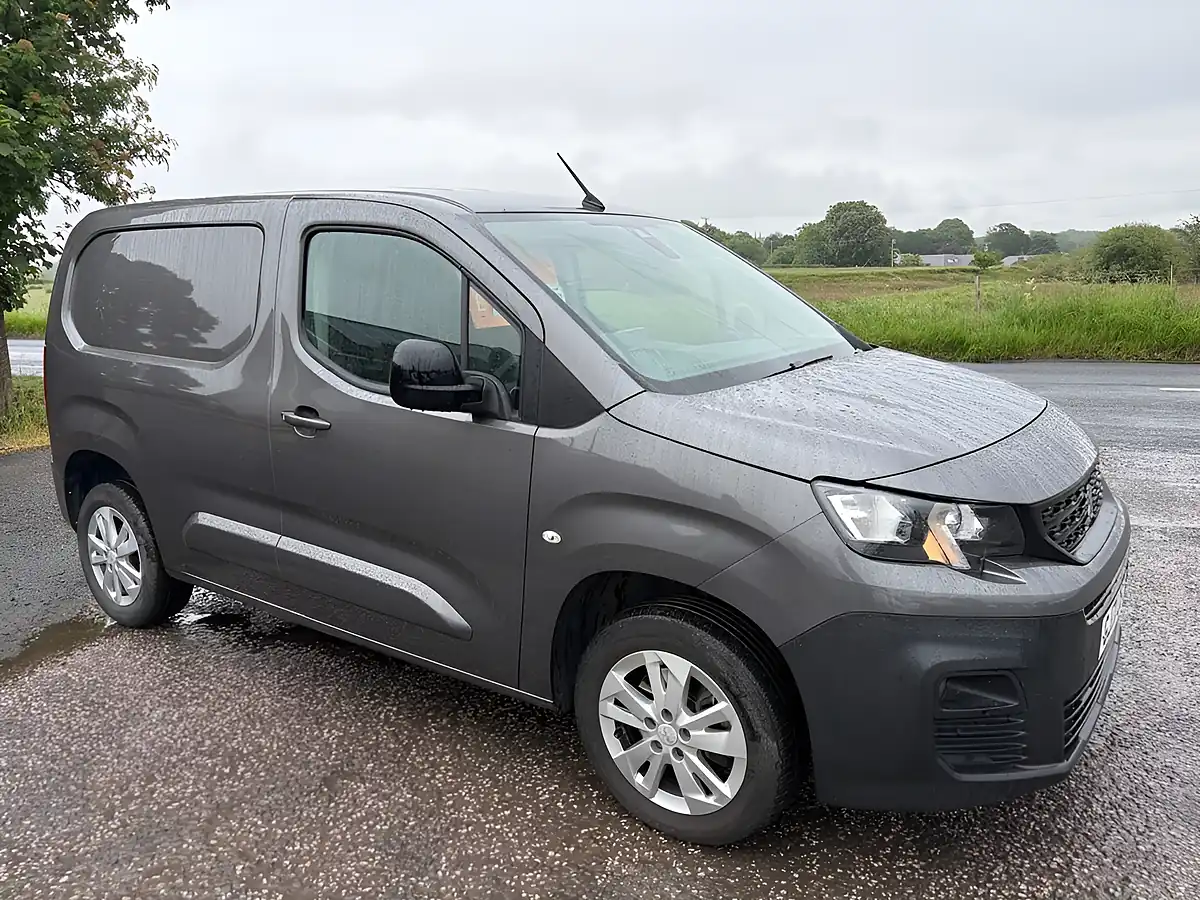 Used 2021 Peugeot Partner Asphalt Premium Grey - Interior and Exterior details 2