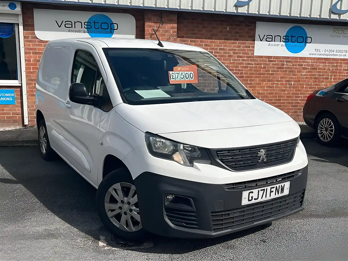 Used 2021 Peugeot Partner Asphalt Premium White - Front View
