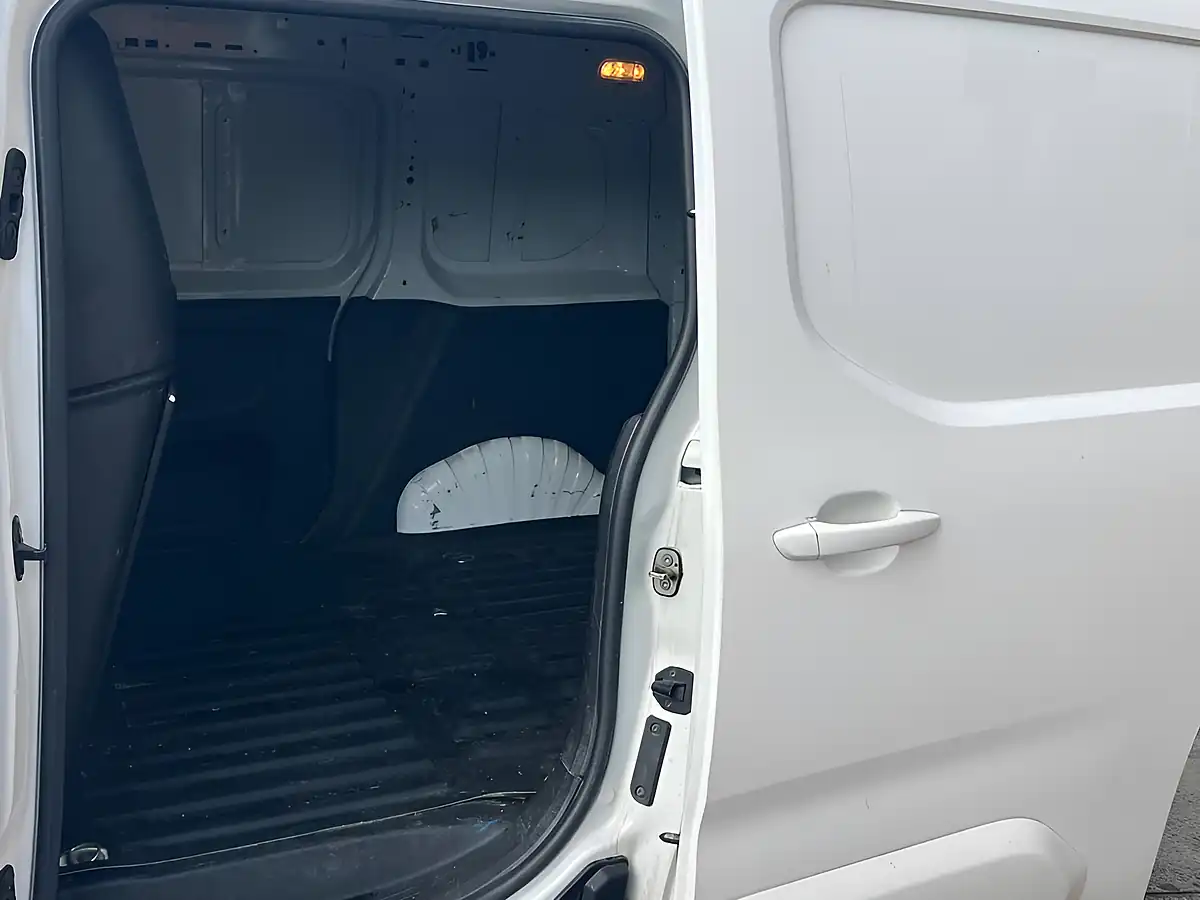 Used 2021 Peugeot Partner Asphalt Premium White - Interior and Exterior details 13