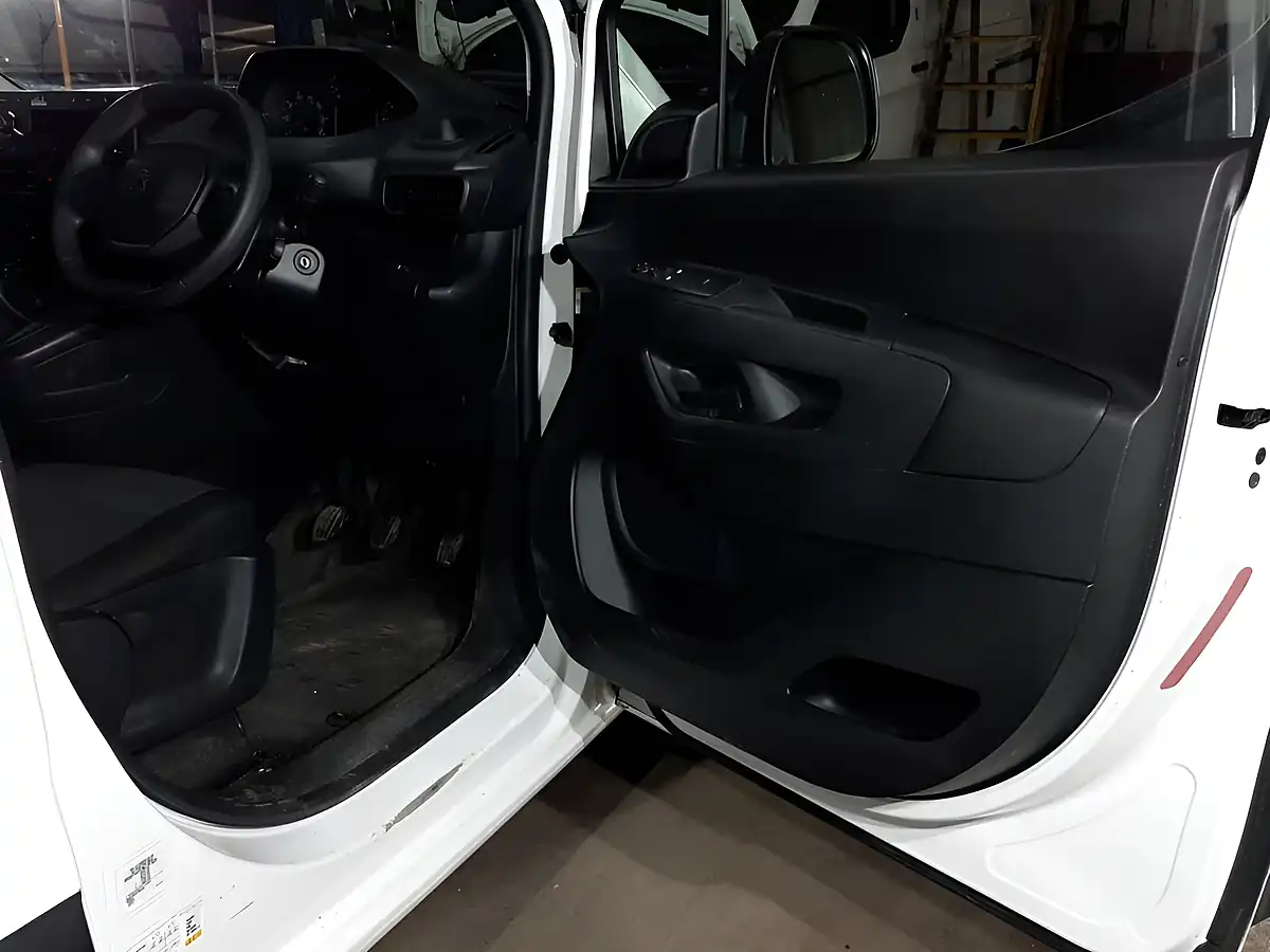 Used 2021 Peugeot Partner Grip Premium White - Interior and Exterior details 14