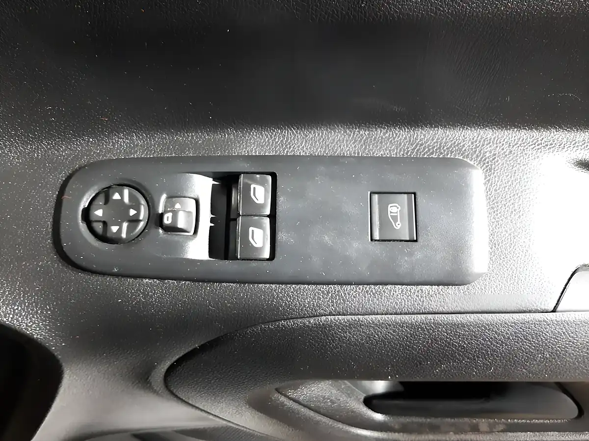Used 2021 Peugeot Partner Grip Premium White - Interior and Exterior details 16