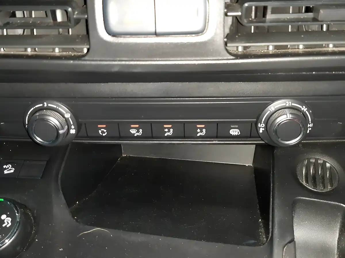 Used 2021 Peugeot Partner Grip Premium White - Interior and Exterior details 19