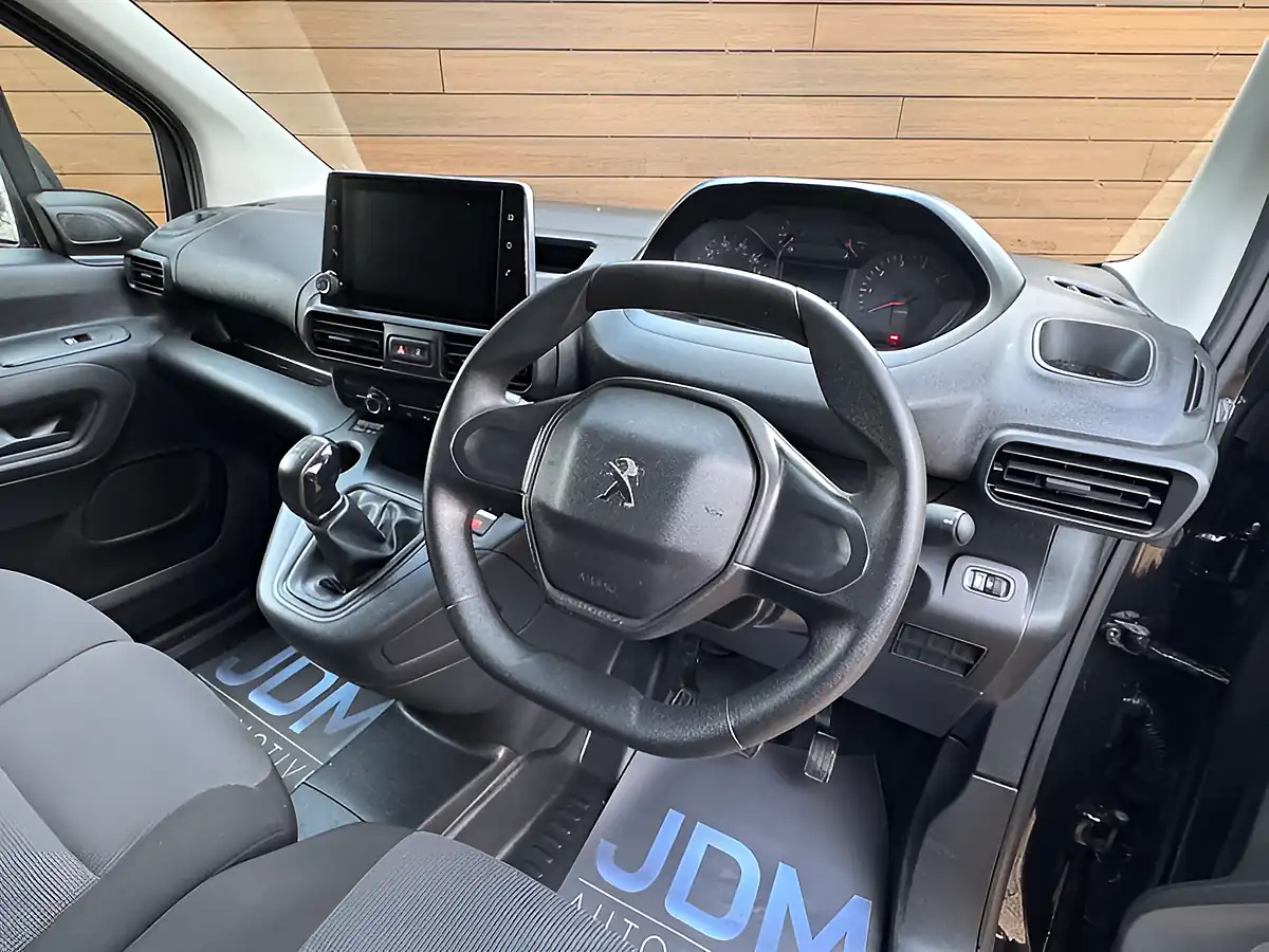 Used 2021 Peugeot Partner Professional L1 Blue Black - Interior and Exterior details 17