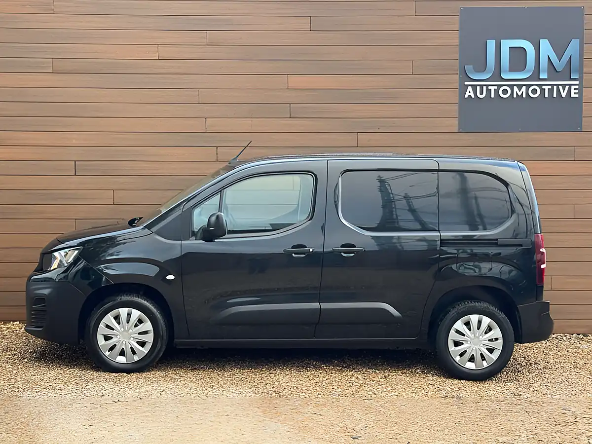 Used 2021 Peugeot Partner Professional L1 Blue Black - Interior and Exterior details 8