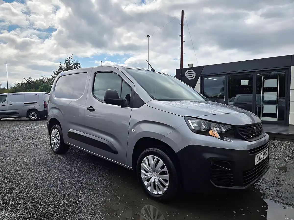 Used 2021 Peugeot Partner Professional Premium Grey - Front View