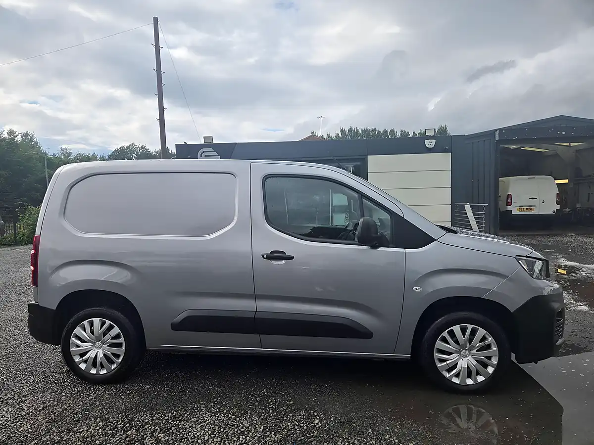 Used 2021 Peugeot Partner Professional Premium Grey - Interior and Exterior details 3