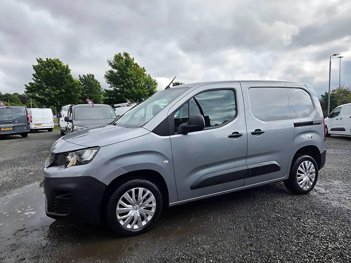 Used 2021 Peugeot Partner Professional Premium Grey - Interior and Exterior details 7