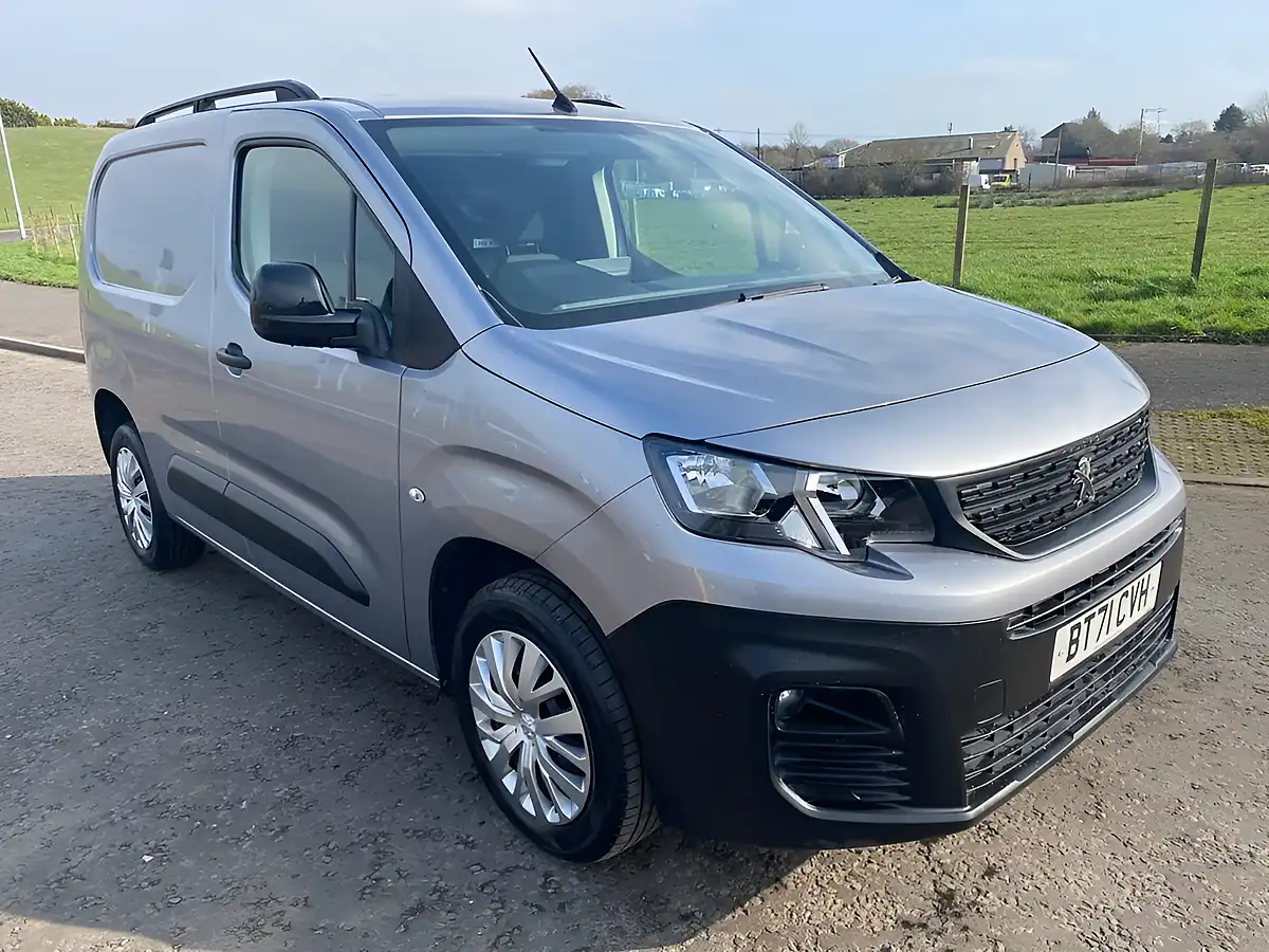 Used 2021 Peugeot Partner Professional Premium Grey - Front View