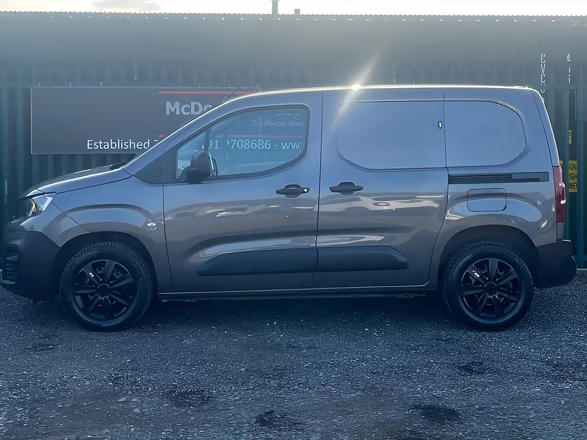Used 2021 Peugeot Partner Professional Premium L1 Grey - Interior and Exterior details 3