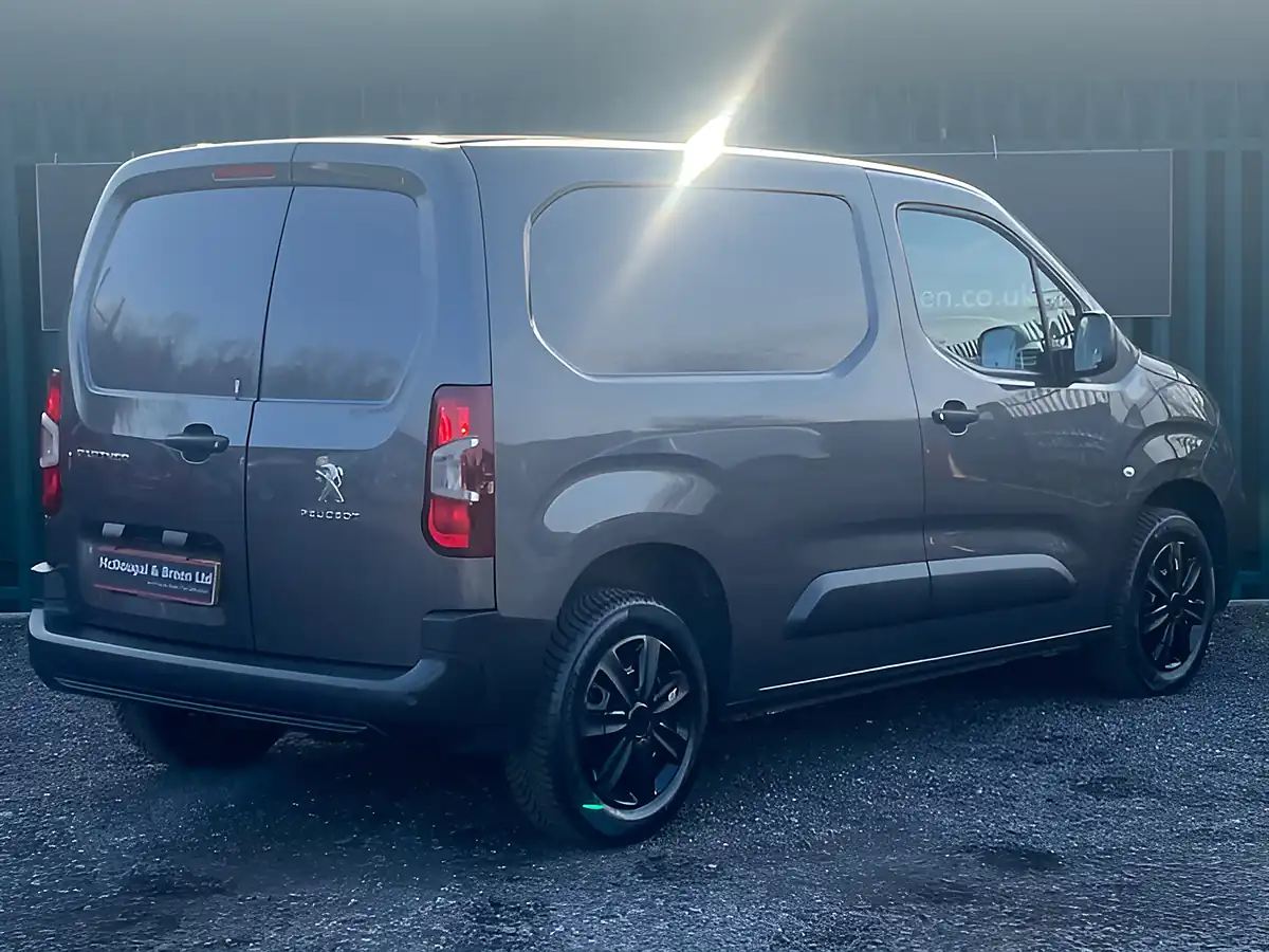 Used 2021 Peugeot Partner Professional Premium L1 Grey - Interior and Exterior details 6