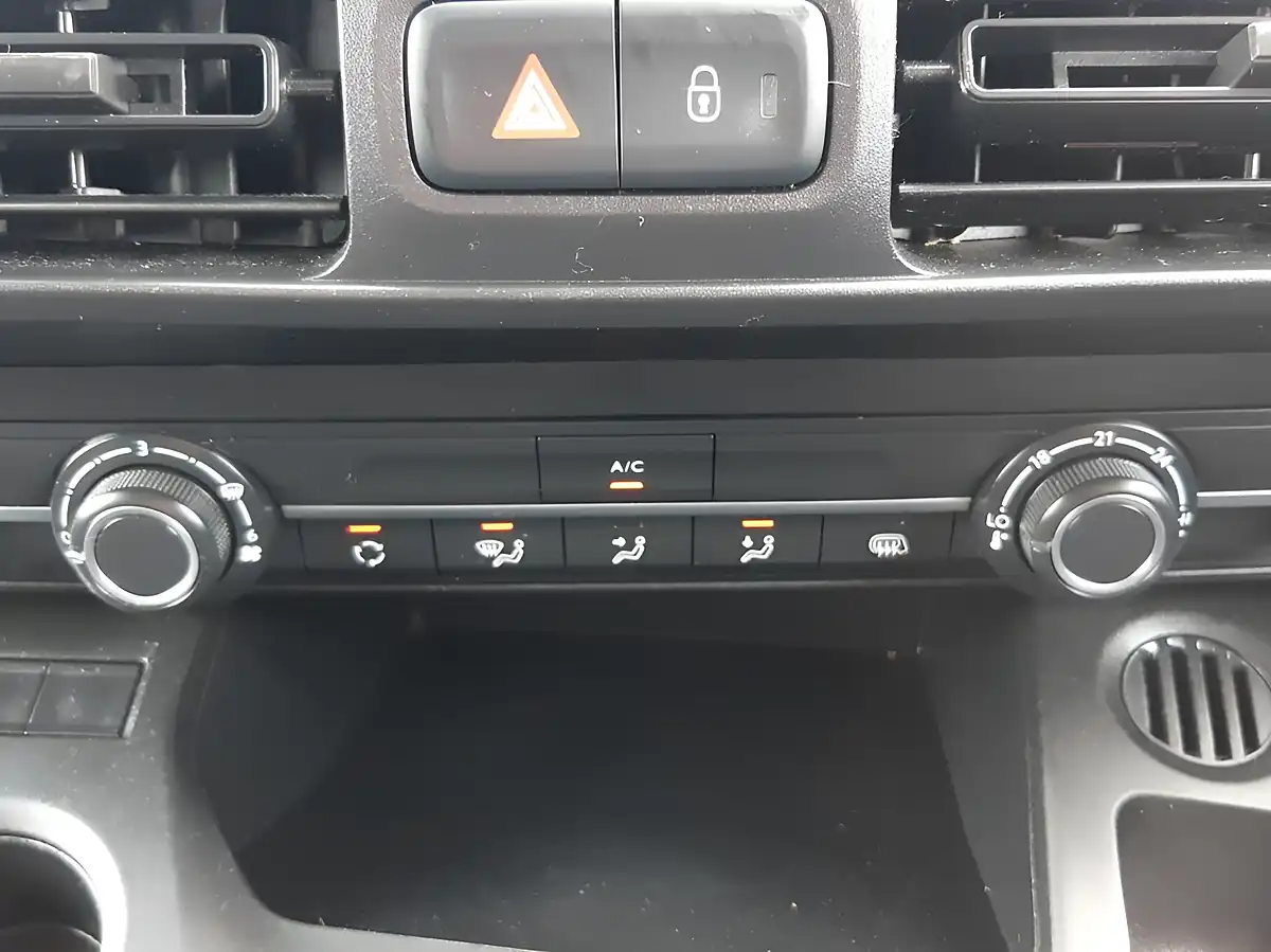 Used 2021 Peugeot Partner Professional Premium White - Interior and Exterior details 17