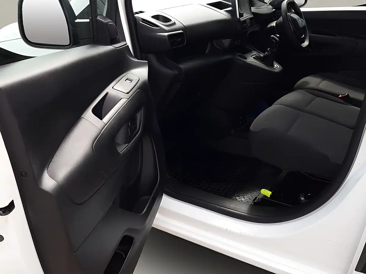 Used 2021 Peugeot Partner Professional Premium White - Interior and Exterior details 19