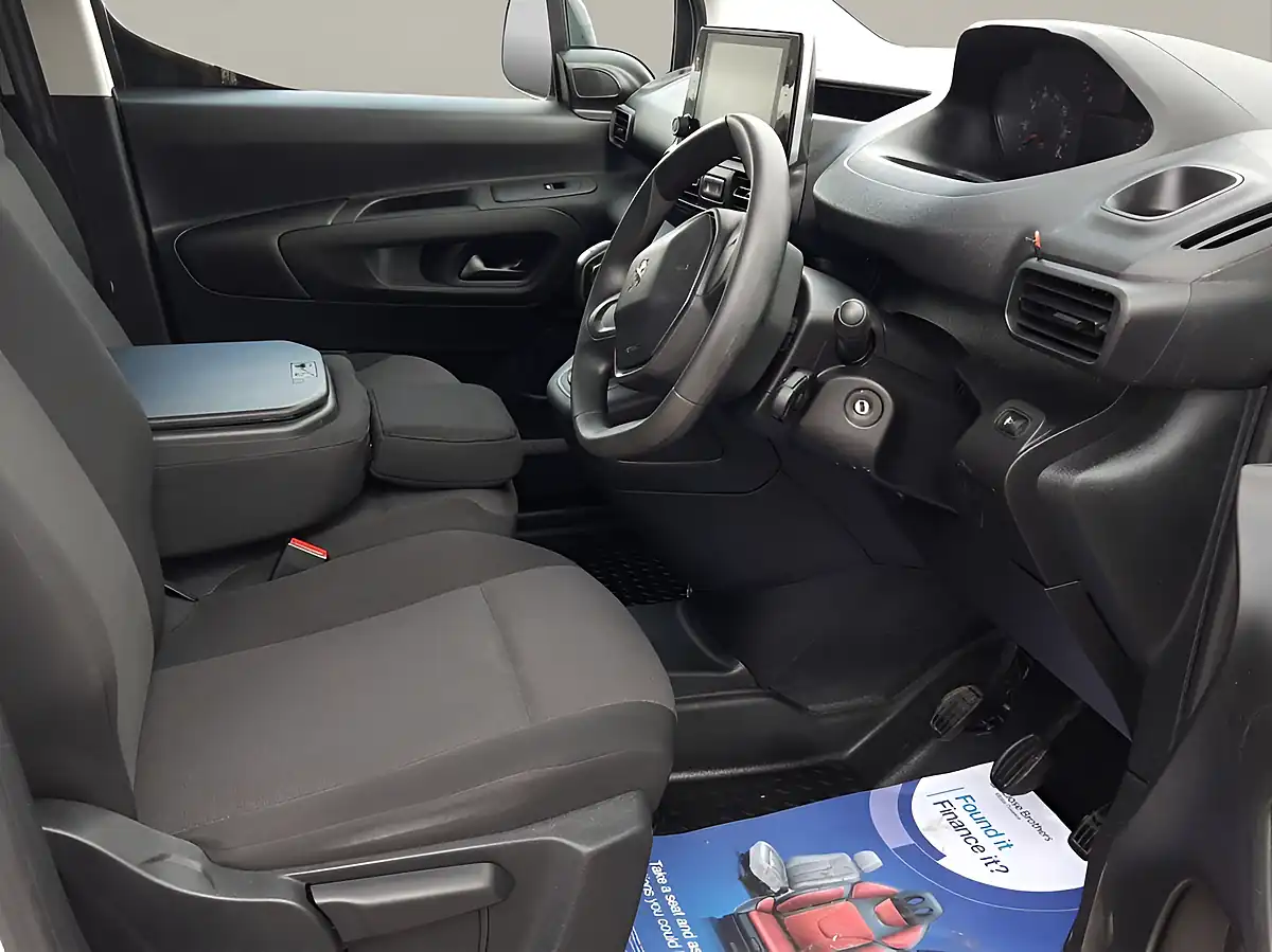 Used 2021 Peugeot Partner Professional Premium White - Interior and Exterior details 3
