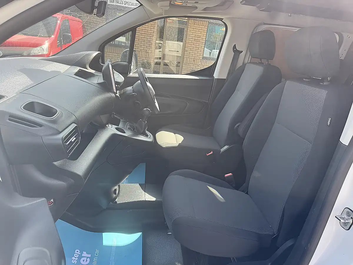 Used 2021 Peugeot Partner Professional Premium White - Interior and Exterior details 10