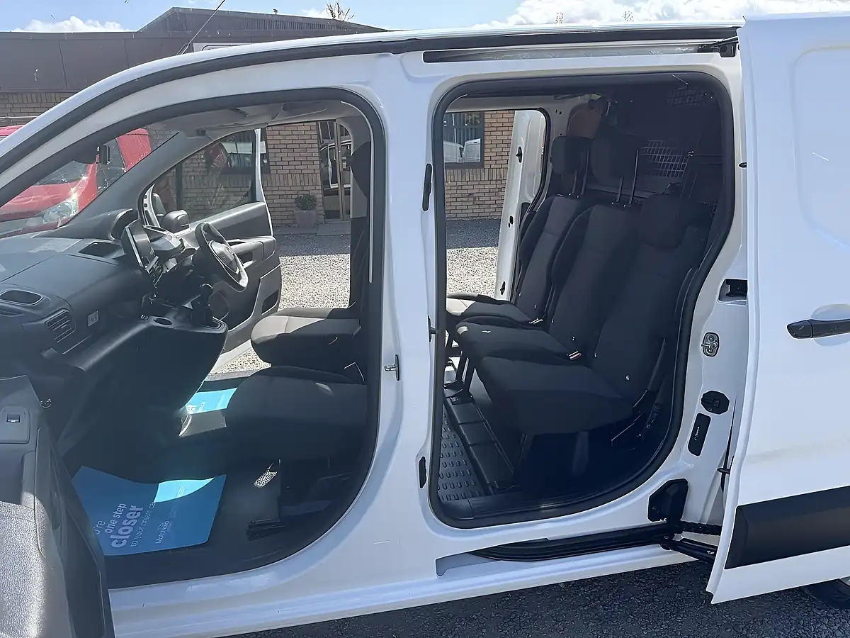 Used 2021 Peugeot Partner Professional Premium White - Interior and Exterior details 11