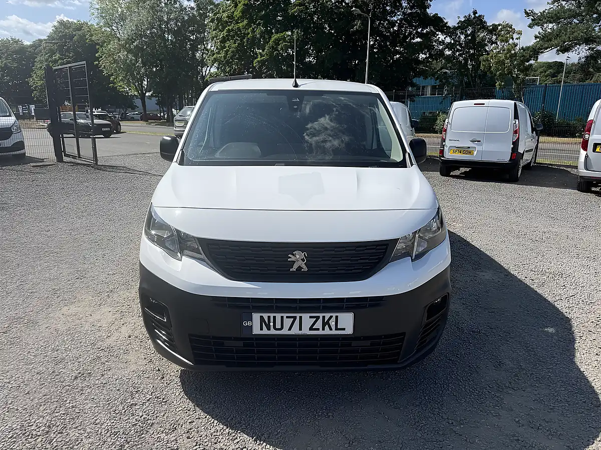 Used 2021 Peugeot Partner Professional Premium White - Interior and Exterior details 3