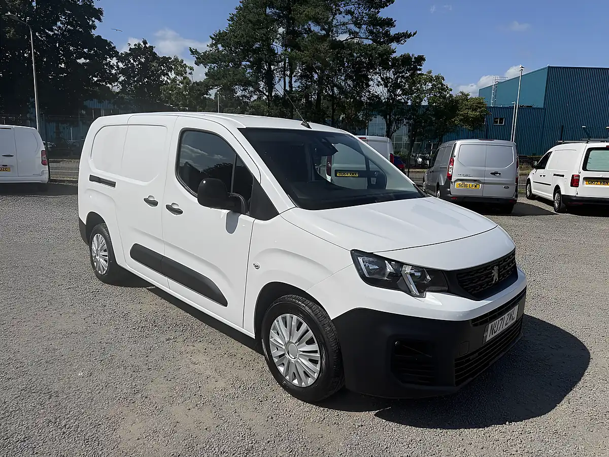 Used 2021 Peugeot Partner Professional Premium White - Interior and Exterior details 4