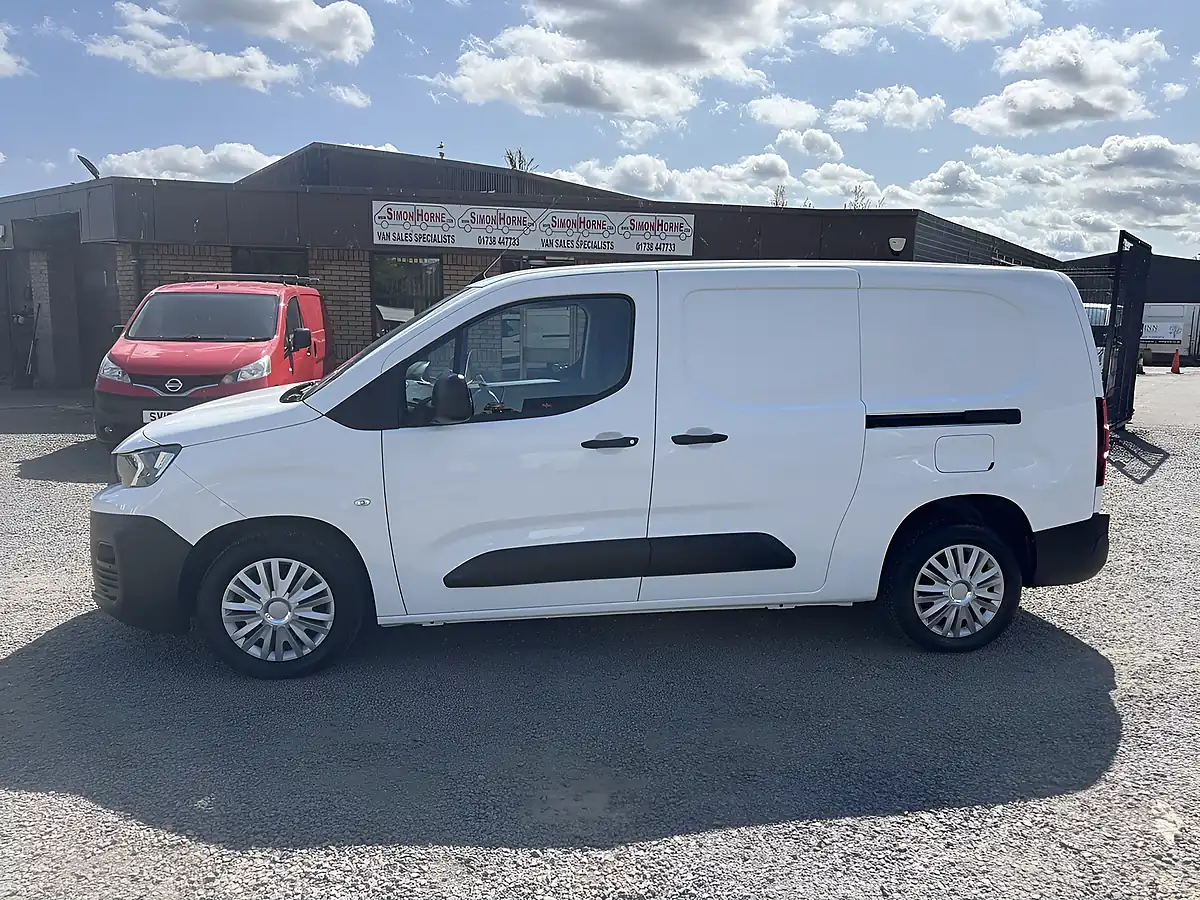 Used 2021 Peugeot Partner Professional Premium White - Interior and Exterior details 8