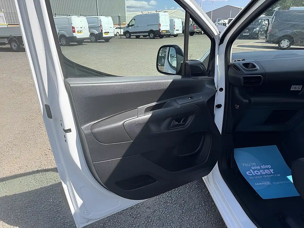 Used 2021 Peugeot Partner Professional Premium White - Interior and Exterior details 9