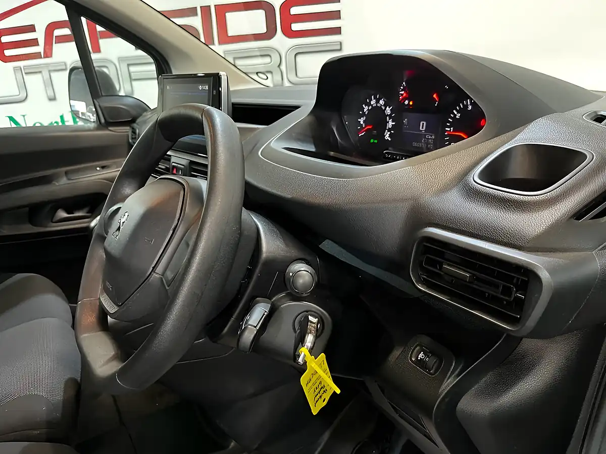 Used 2021 Peugeot Partner Professional Standard Grey - Interior and Exterior details 15