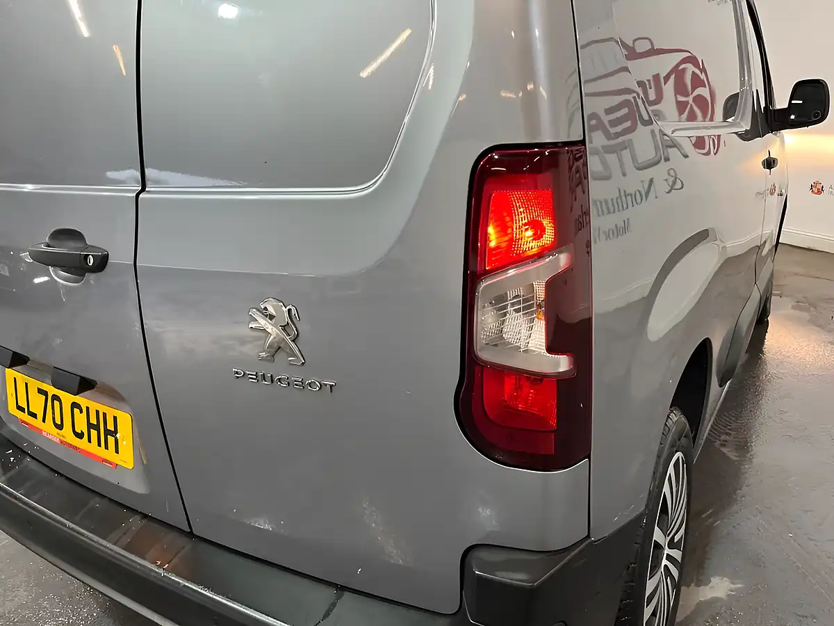 Used 2021 Peugeot Partner Professional Standard Grey - Interior and Exterior details 16