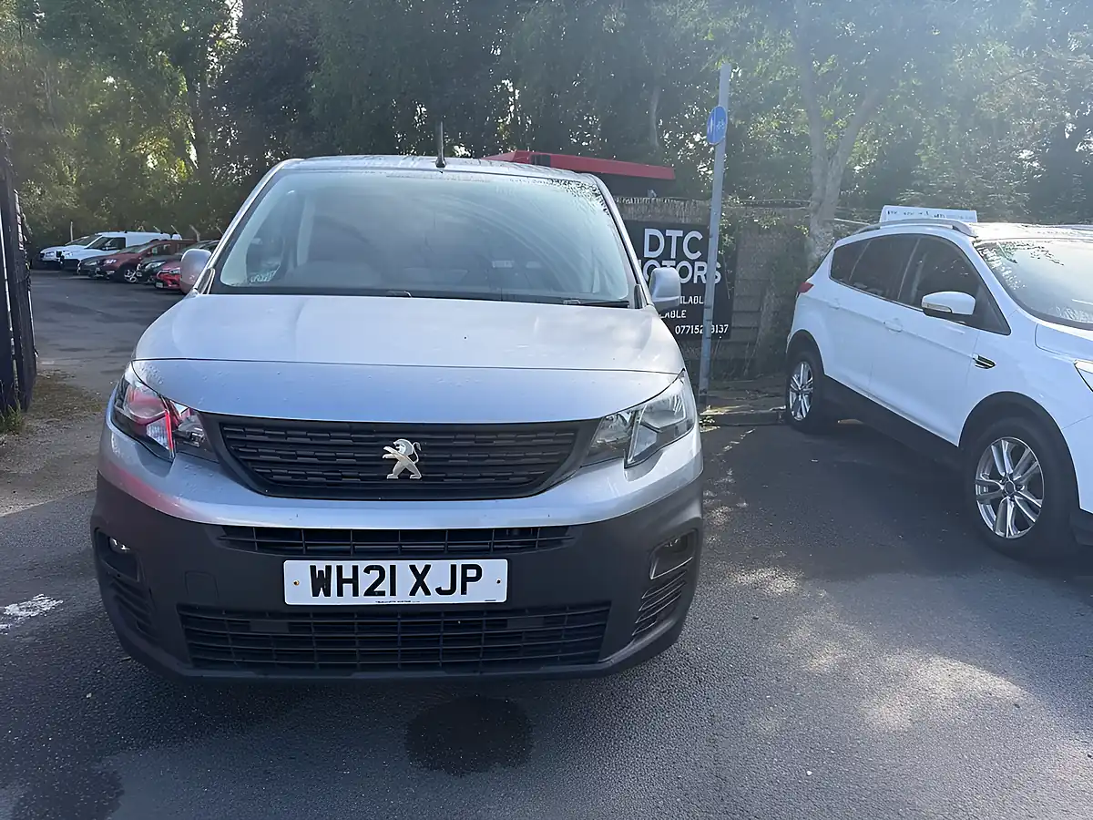 Used 2021 Peugeot Partner Professional Standard Grey - Front View