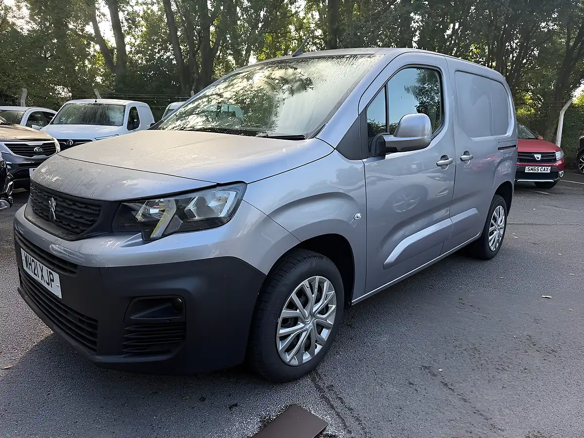 Used 2021 Peugeot Partner Professional Standard Grey - Interior and Exterior details 3
