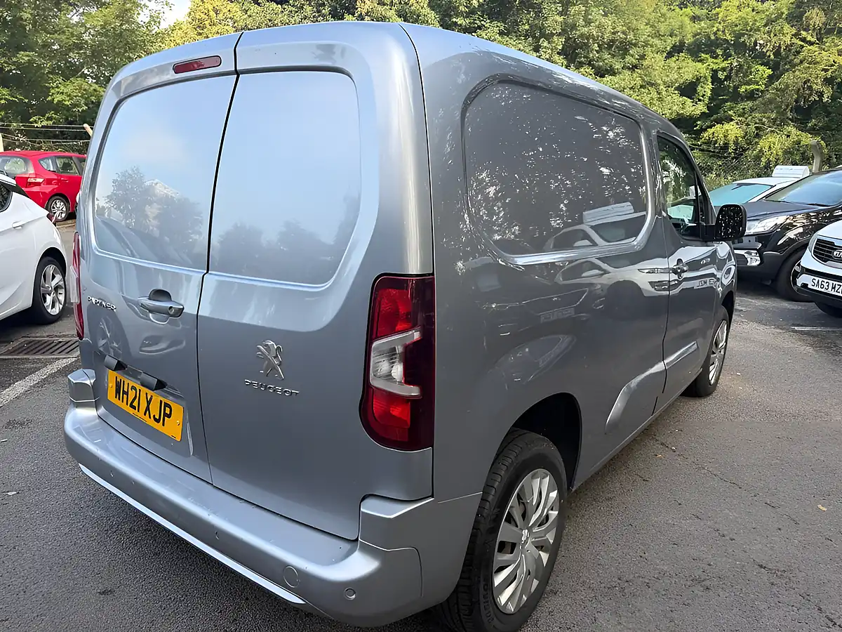 Used 2021 Peugeot Partner Professional Standard Grey - Interior and Exterior details 7