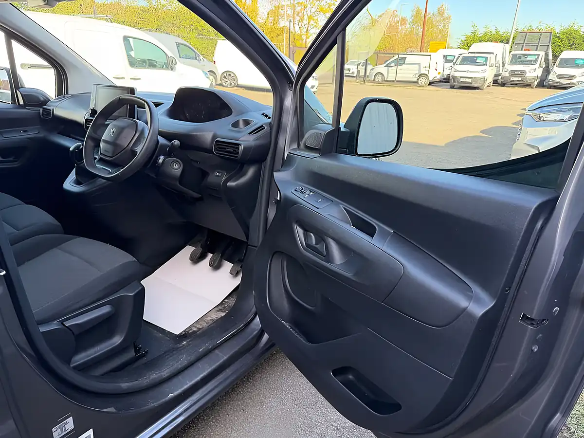Used 2021 Peugeot Partner Professional Standard Grey - Interior and Exterior details 15