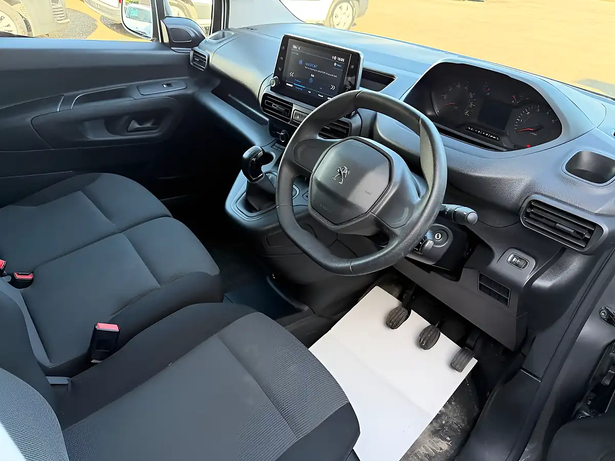Used 2021 Peugeot Partner Professional Standard Grey - Interior and Exterior details 16
