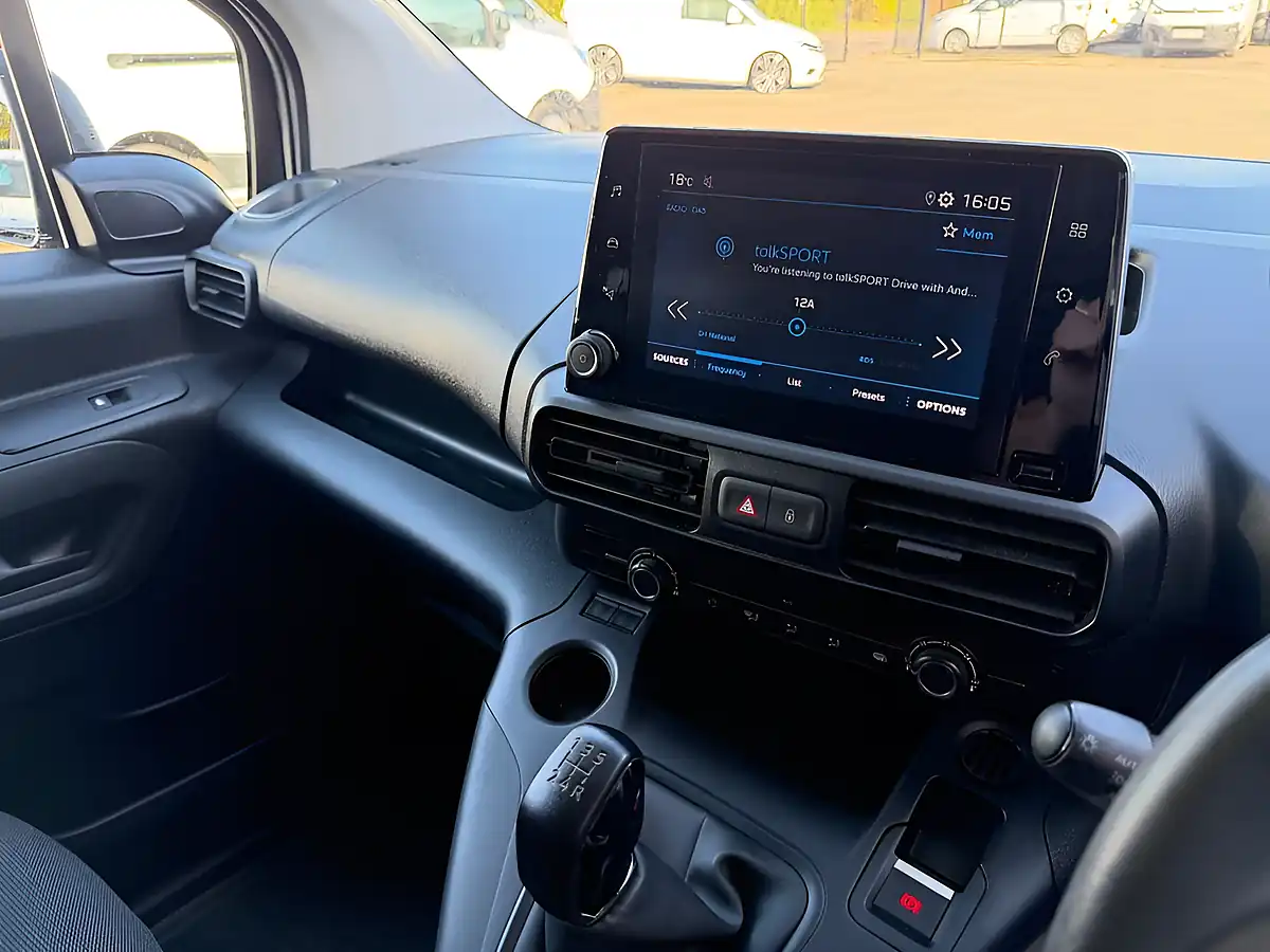 Used 2021 Peugeot Partner Professional Standard Grey - Interior and Exterior details 3