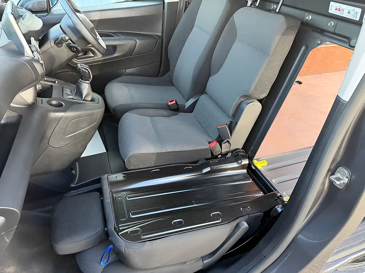 Used 2021 Peugeot Partner Professional Standard Grey - Interior and Exterior details 6