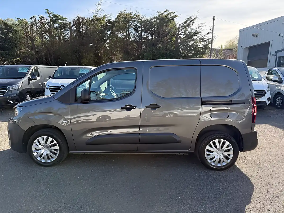 Used 2021 Peugeot Partner Professional Standard Grey - Interior and Exterior details 9