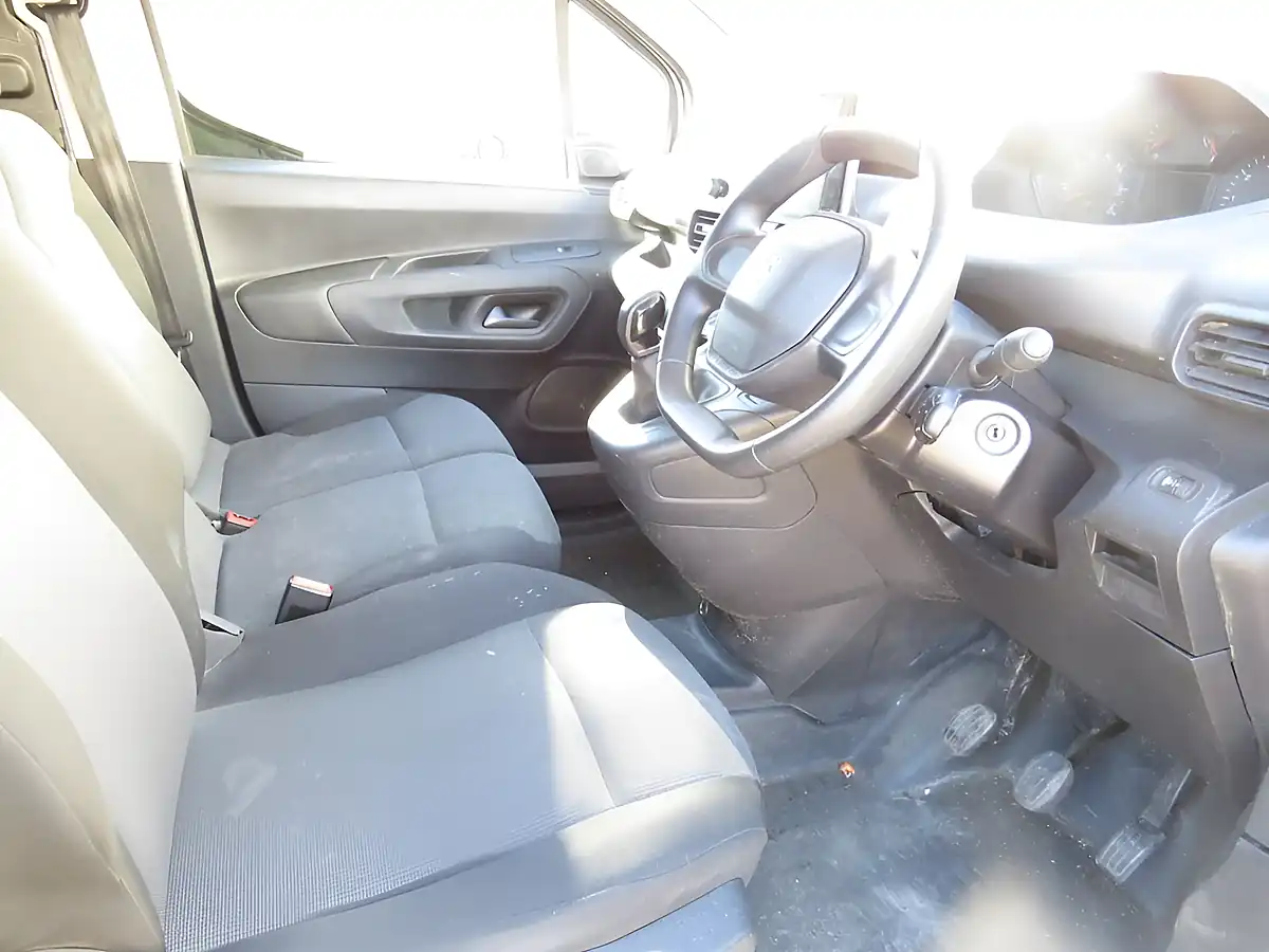 Used 2021 Peugeot Partner Professional Standard Panel Van White - Interior and Exterior details 3