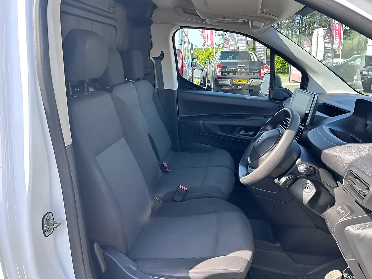 Used 2021 Peugeot Partner Professional Standard White - Interior and Exterior details 11