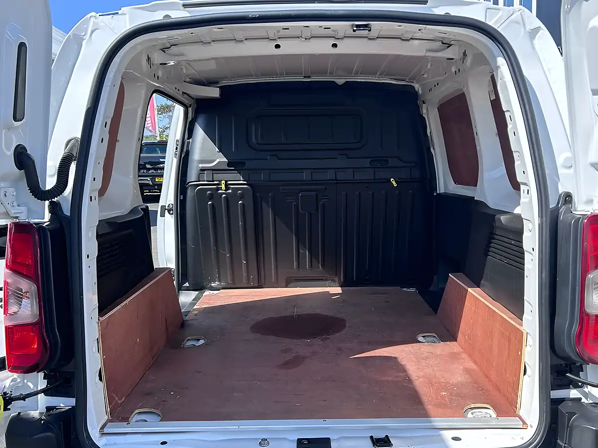 Used 2021 Peugeot Partner Professional Standard White - Interior and Exterior details 15
