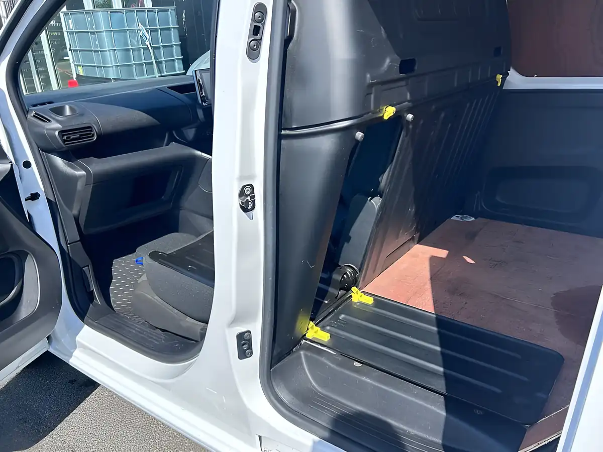 Used 2021 Peugeot Partner Professional Standard White - Interior and Exterior details 18