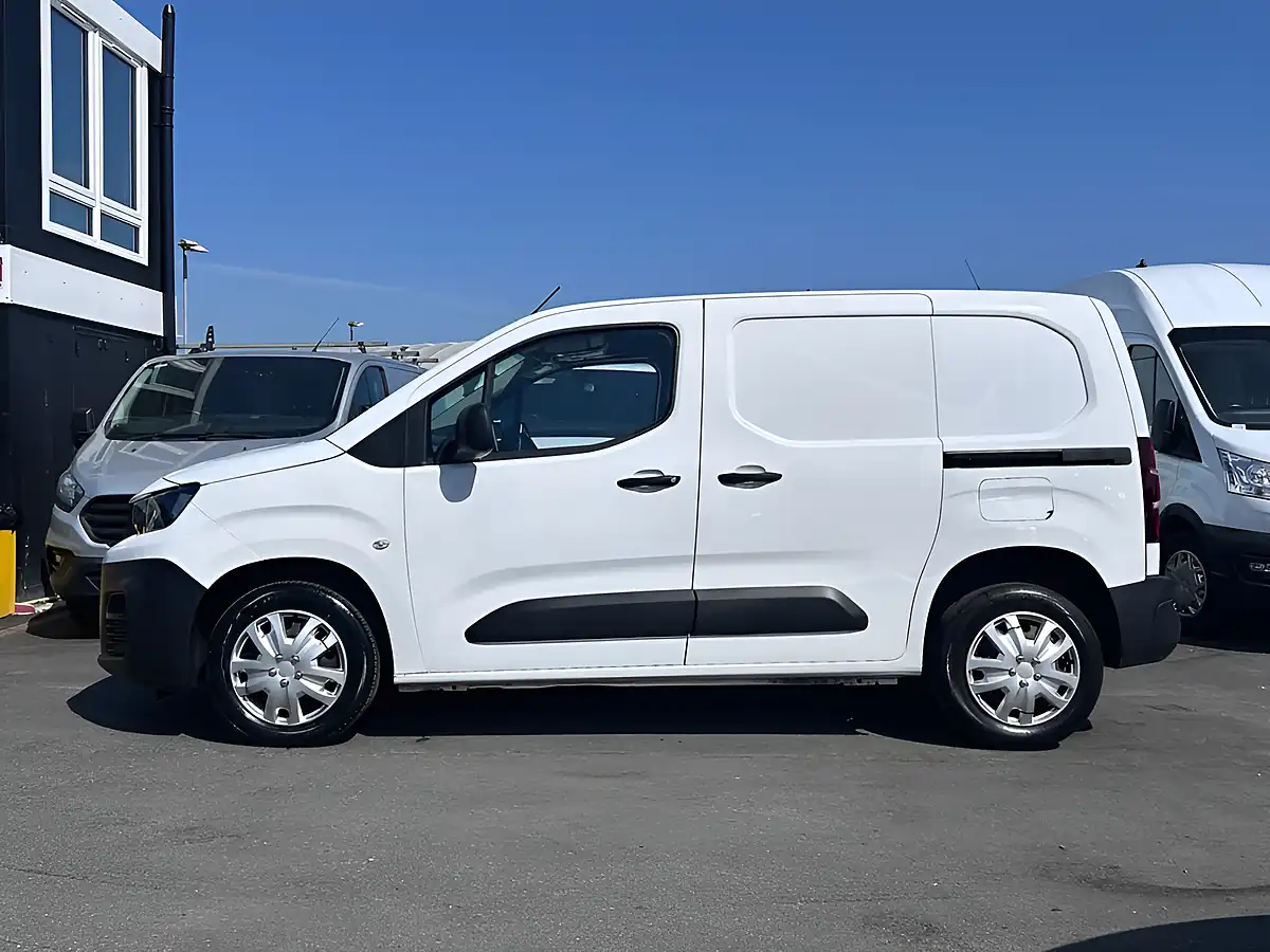 Used 2021 Peugeot Partner Professional Standard White - Interior and Exterior details 7