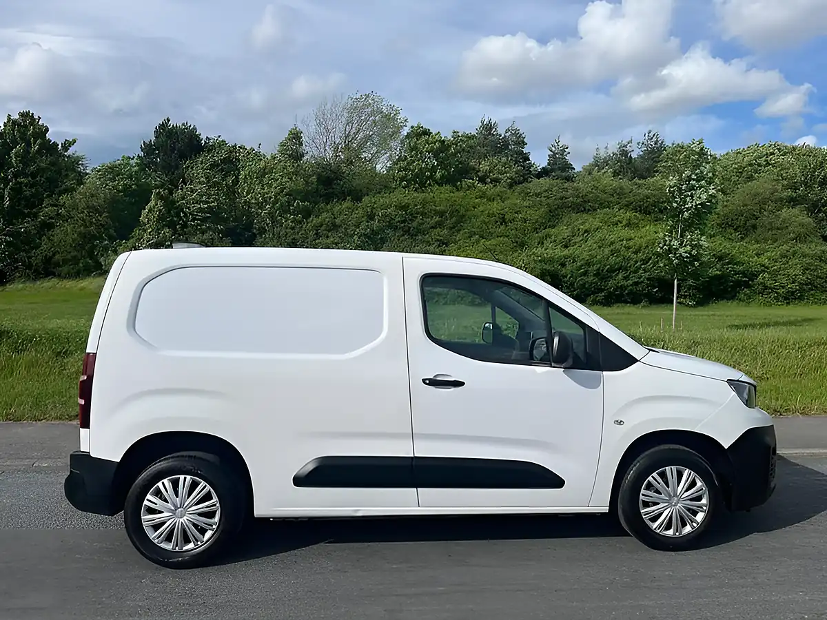 Used 2021 Peugeot Partner Professional Standard White - Front View
