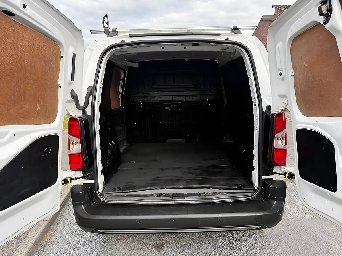 Used 2021 Peugeot Partner Professional Standard White - Interior and Exterior details 10