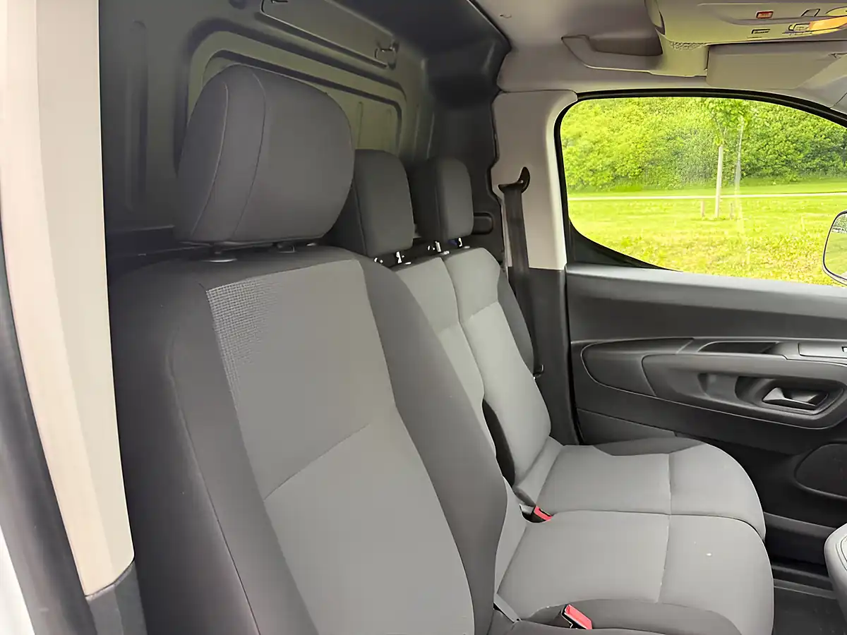 Used 2021 Peugeot Partner Professional Standard White - Interior and Exterior details 12
