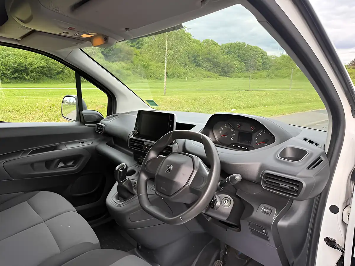 Used 2021 Peugeot Partner Professional Standard White - Interior and Exterior details 13