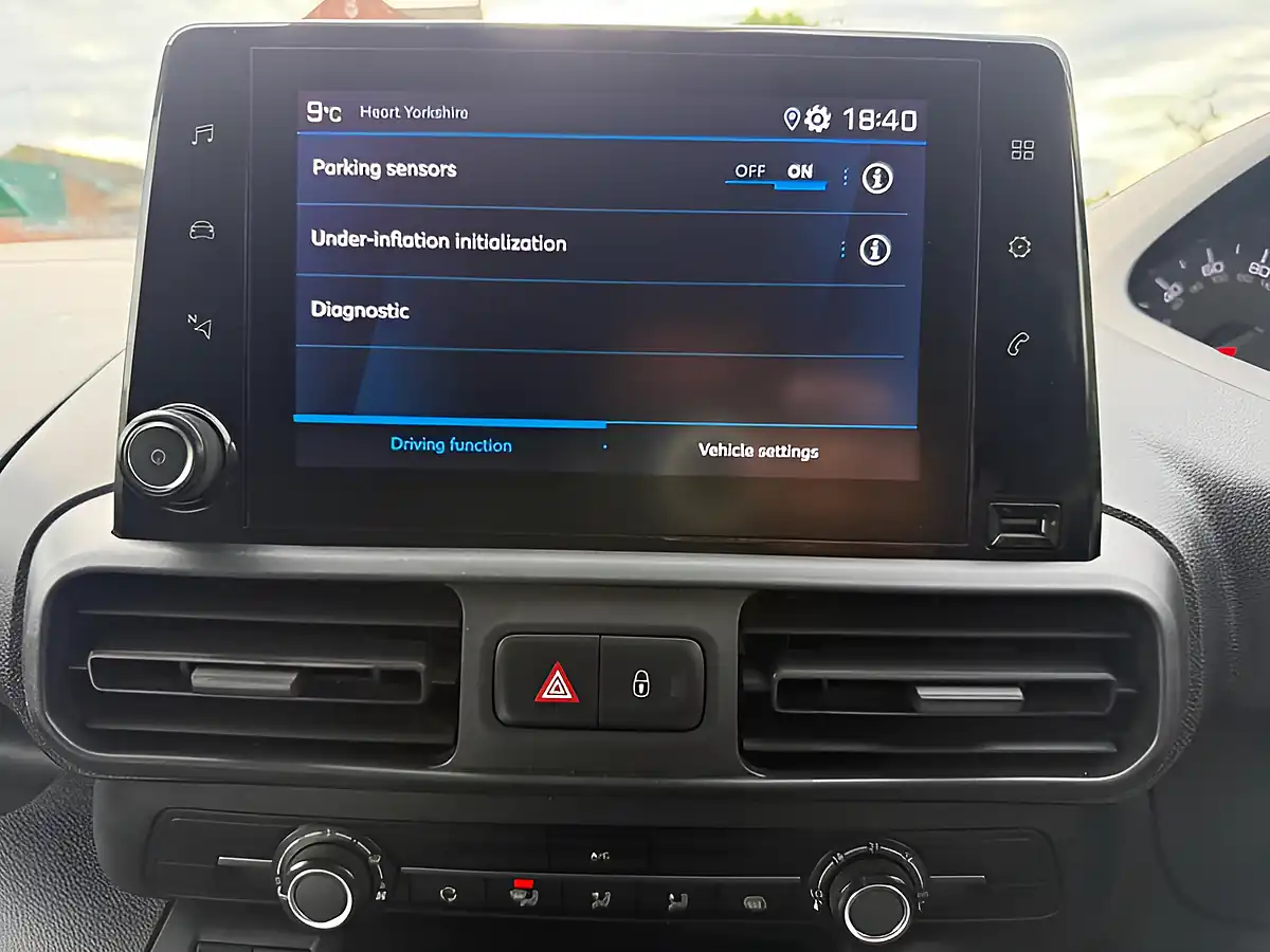 Used 2021 Peugeot Partner Professional Standard White - Interior and Exterior details 16