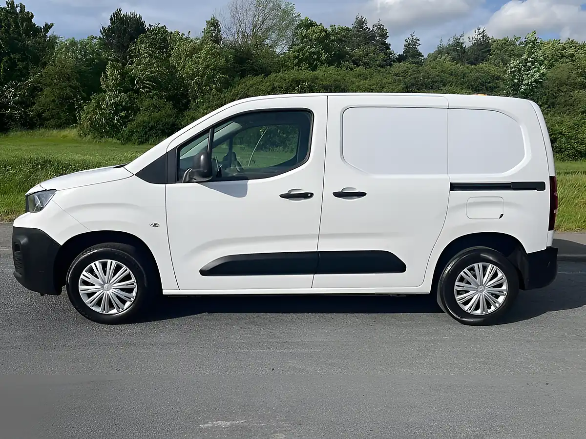 Used 2021 Peugeot Partner Professional Standard White - Interior and Exterior details 4