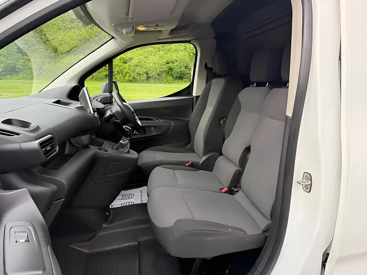 Used 2021 Peugeot Partner Professional Standard White - Interior and Exterior details 9